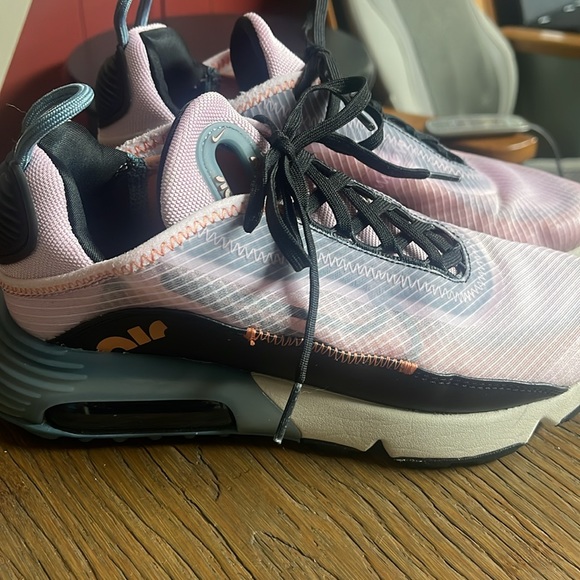 Nike Air Max 2090 pink and black. Used but Great condition! - Picture 2 of 16